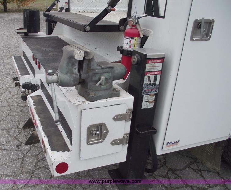 image for item C5872 2007 Peterbilt 335 service truck