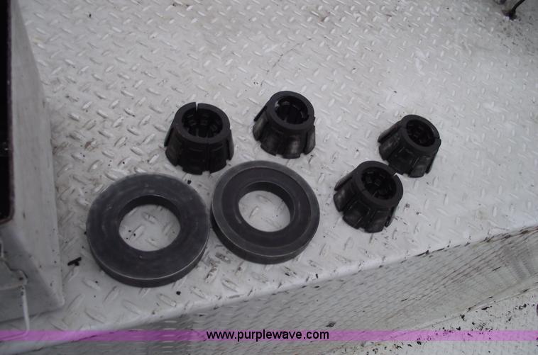 image for item C5872 2007 Peterbilt 335 service truck