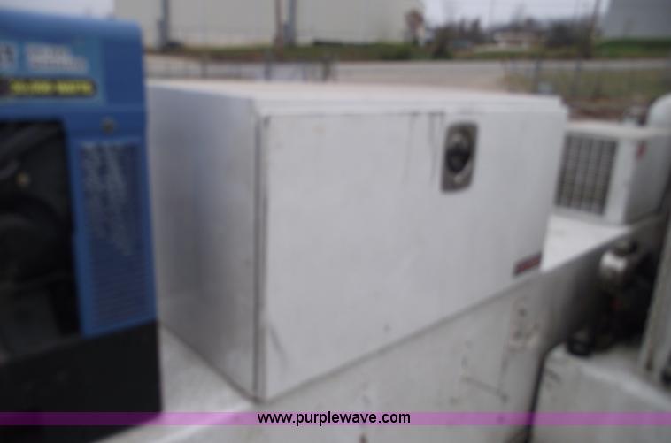 image for item C5872 2007 Peterbilt 335 service truck