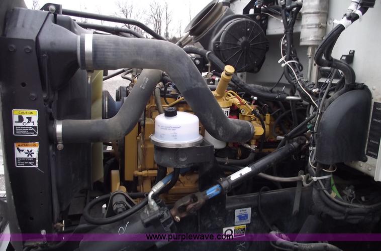 image for item C5872 2007 Peterbilt 335 service truck