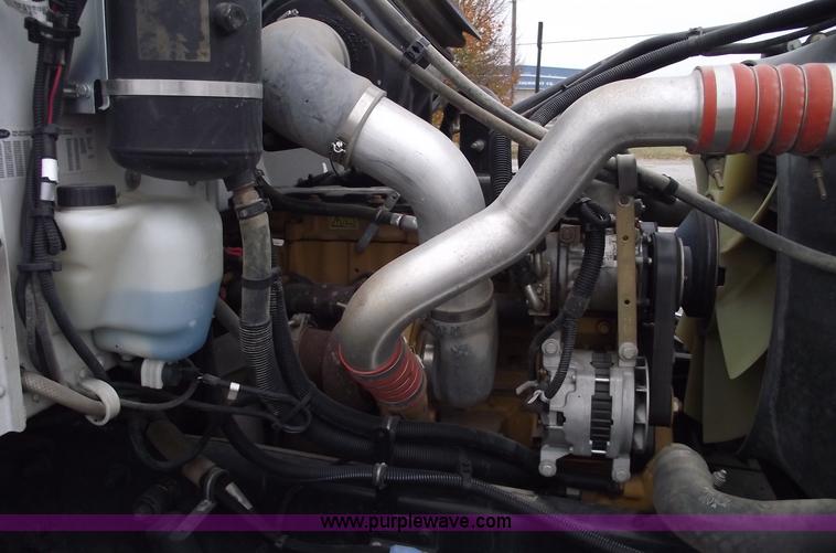 image for item C5872 2007 Peterbilt 335 service truck