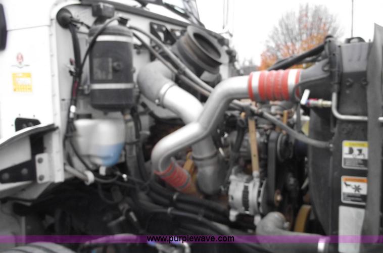 image for item C5872 2007 Peterbilt 335 service truck