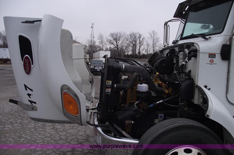 image for item C5872 2007 Peterbilt 335 service truck