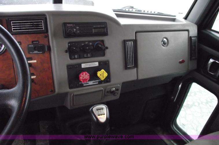 image for item C5872 2007 Peterbilt 335 service truck