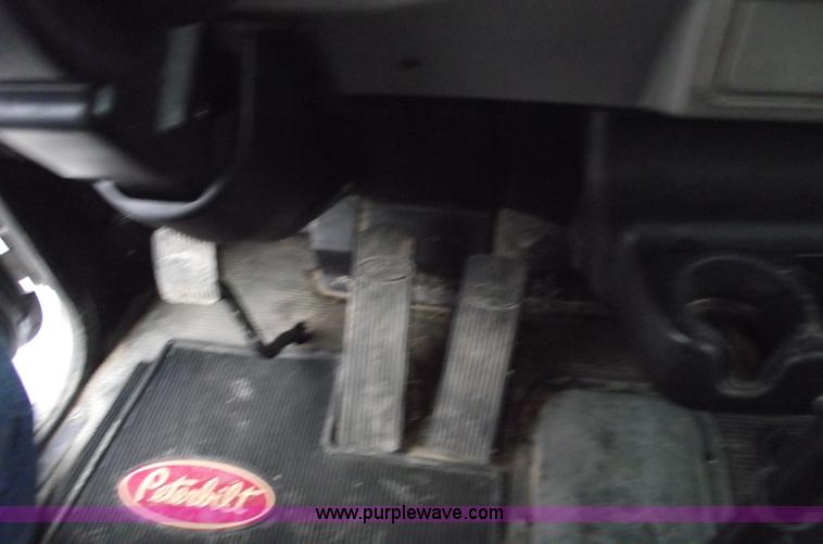 image for item C5872 2007 Peterbilt 335 service truck