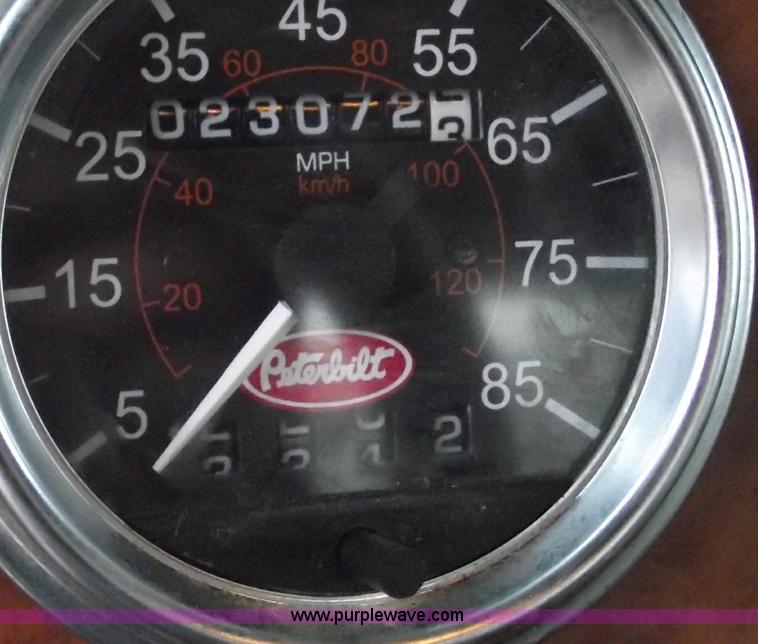 image for item C5872 2007 Peterbilt 335 service truck