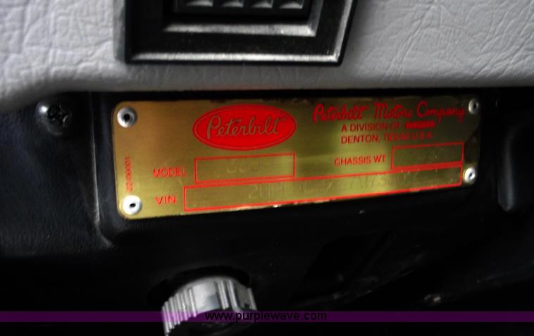 image for item C5872 2007 Peterbilt 335 service truck