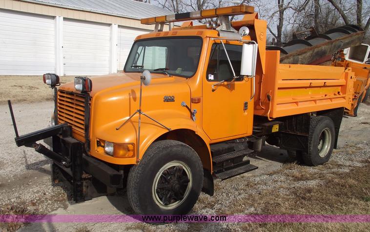image for item C5915 1999 International 4900 dump truck