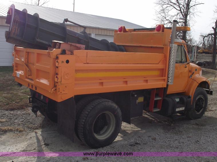 image for item C5915 1999 International 4900 dump truck