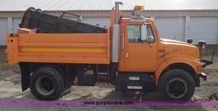 image for item C5915 1999 International 4900 dump truck