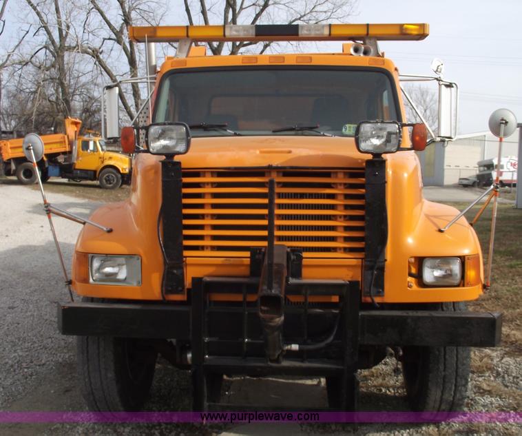 image for item C5915 1999 International 4900 dump truck