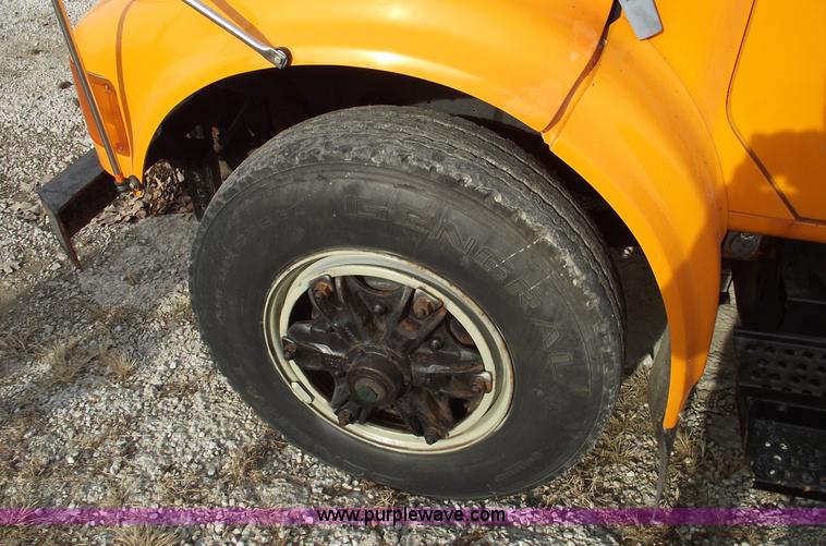 image for item C5915 1999 International 4900 dump truck