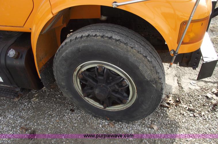 image for item C5915 1999 International 4900 dump truck