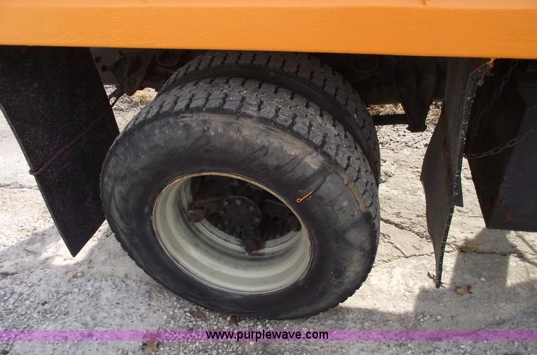 image for item C5915 1999 International 4900 dump truck