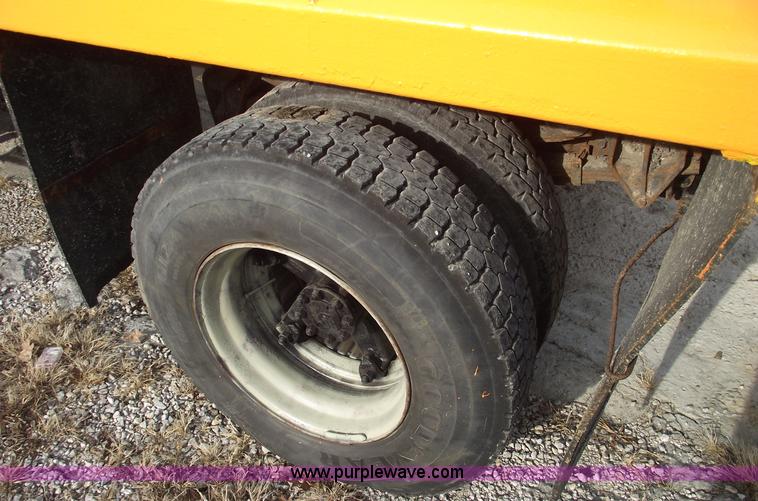 image for item C5915 1999 International 4900 dump truck