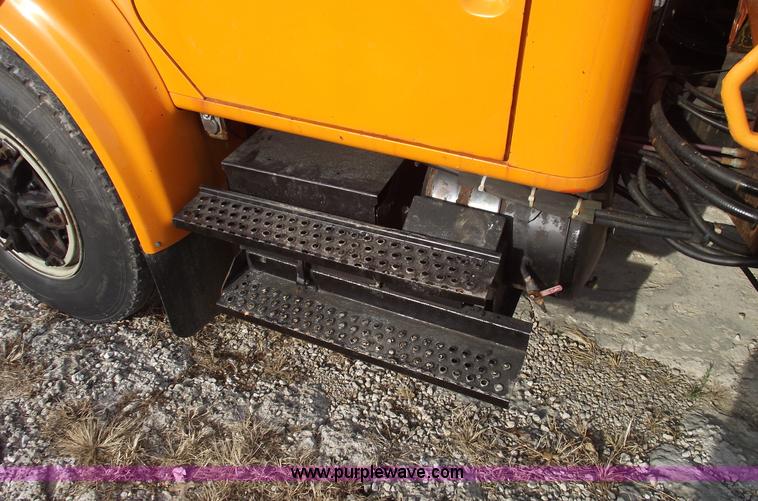 image for item C5915 1999 International 4900 dump truck