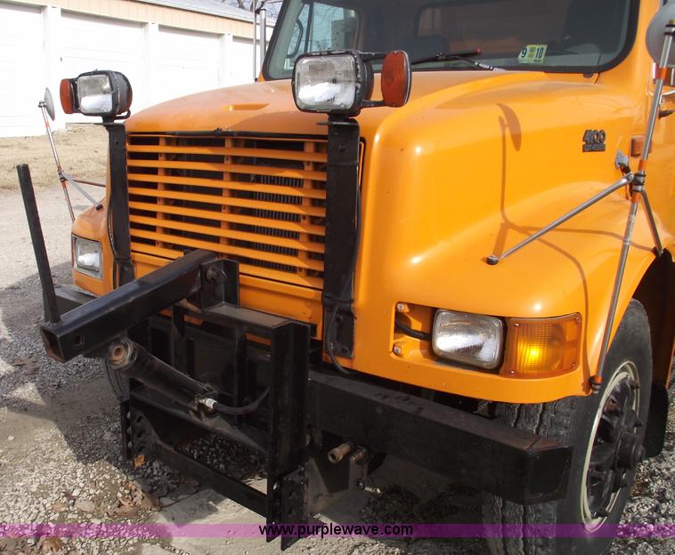 image for item C5915 1999 International 4900 dump truck