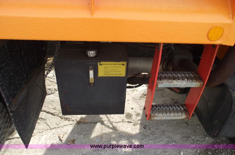 image for item C5915 1999 International 4900 dump truck