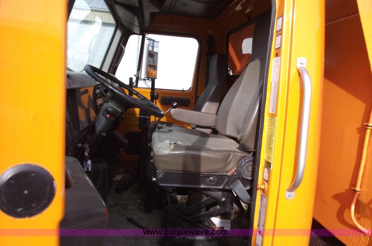 image for item C5915 1999 International 4900 dump truck