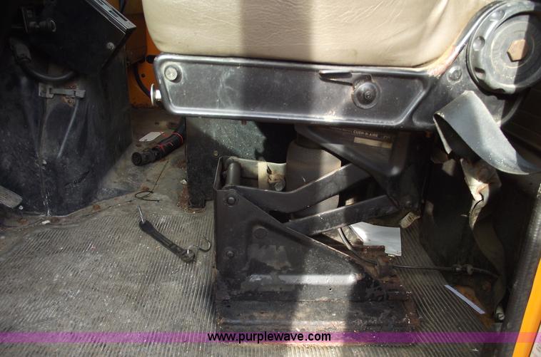 image for item C5915 1999 International 4900 dump truck