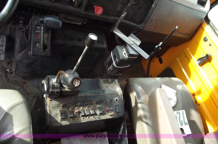 image for item C5915 1999 International 4900 dump truck