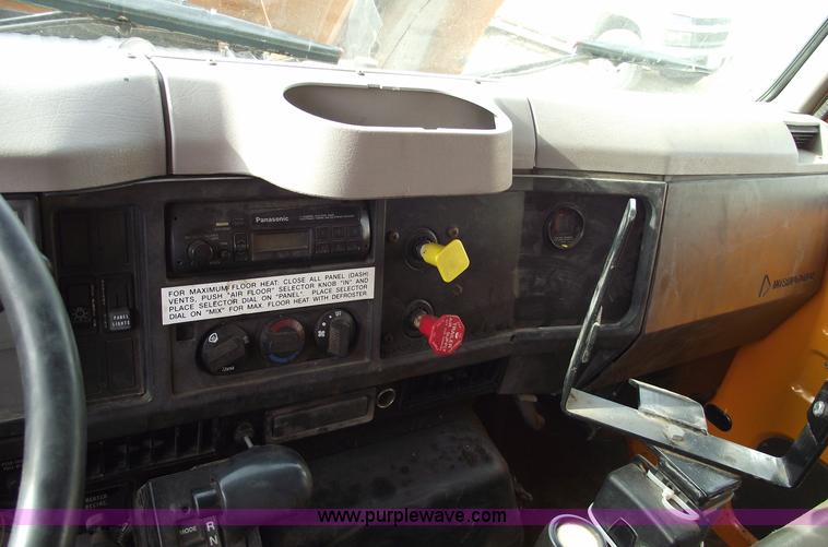 image for item C5915 1999 International 4900 dump truck