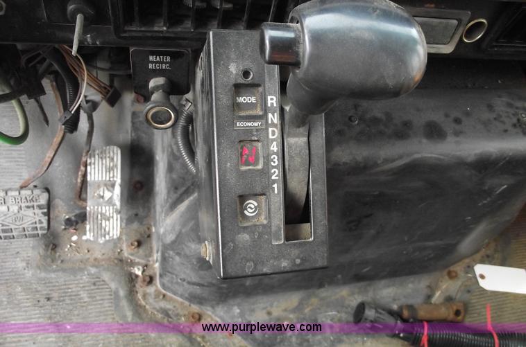 image for item C5915 1999 International 4900 dump truck