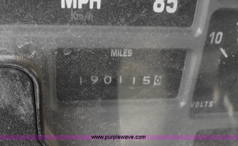 image for item C5915 1999 International 4900 dump truck