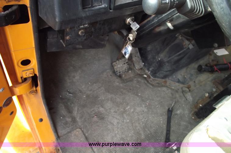 image for item C5915 1999 International 4900 dump truck