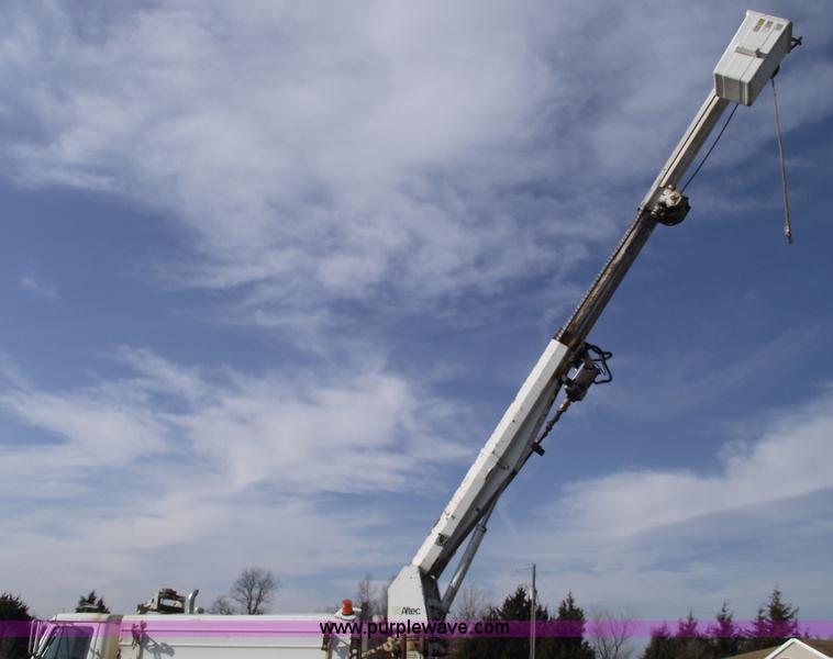 image for item C5932 1990 International 4900 digger derrick truck