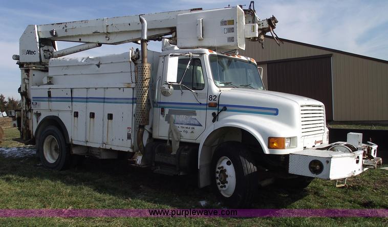 image for item C5932 1990 International 4900 digger derrick truck
