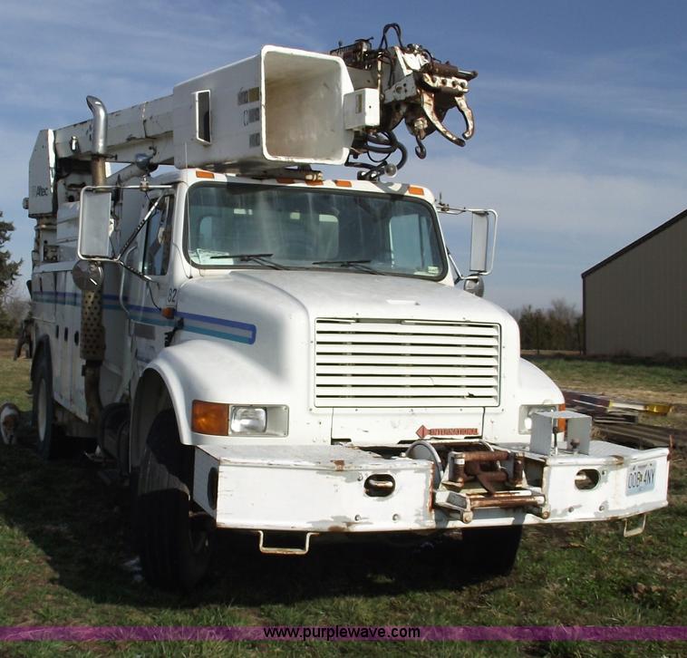 image for item C5932 1990 International 4900 digger derrick truck