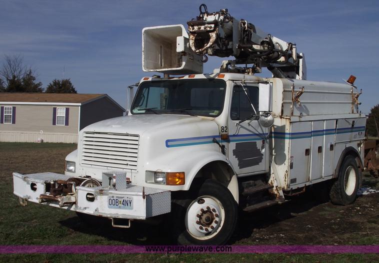 image for item C5932 1990 International 4900 digger derrick truck