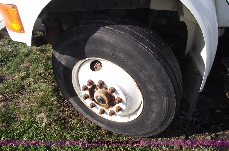 image for item C5932 1990 International 4900 digger derrick truck