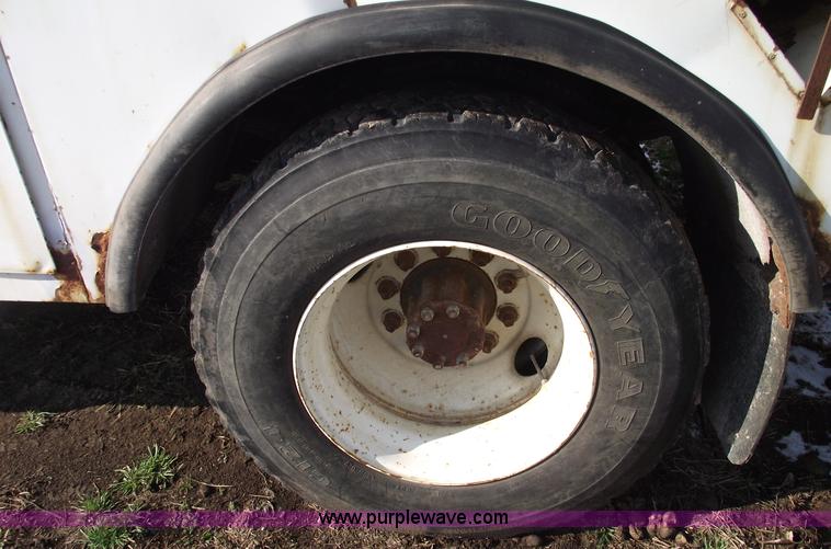 image for item C5932 1990 International 4900 digger derrick truck