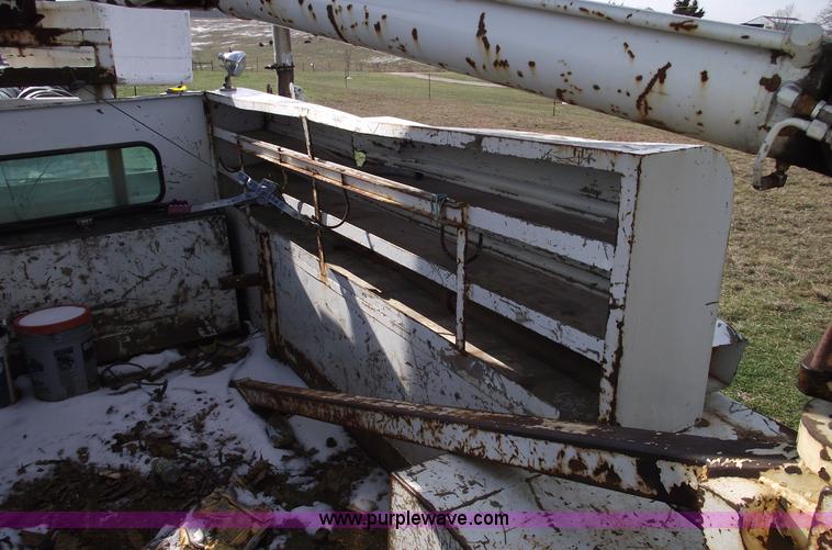 image for item C5932 1990 International 4900 digger derrick truck