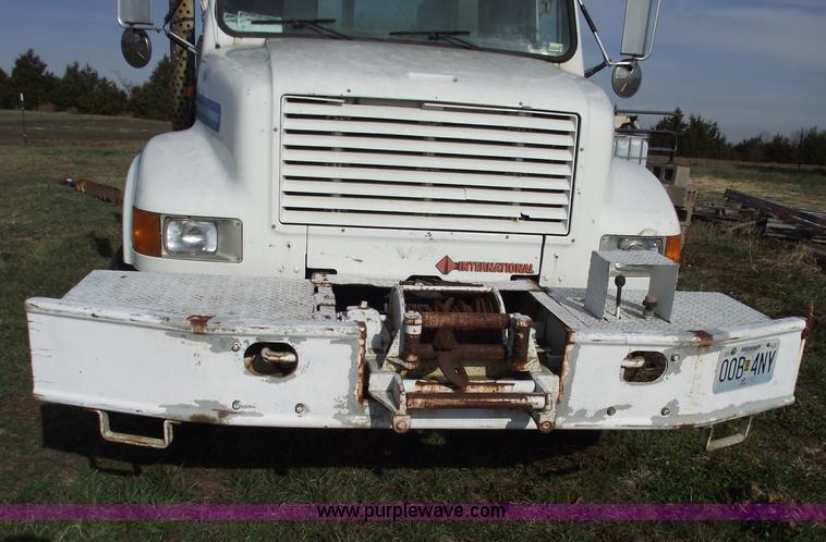 image for item C5932 1990 International 4900 digger derrick truck