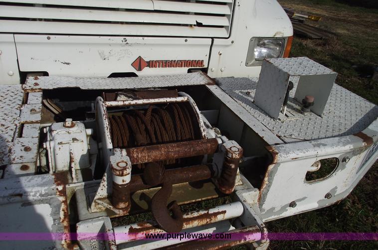 image for item C5932 1990 International 4900 digger derrick truck