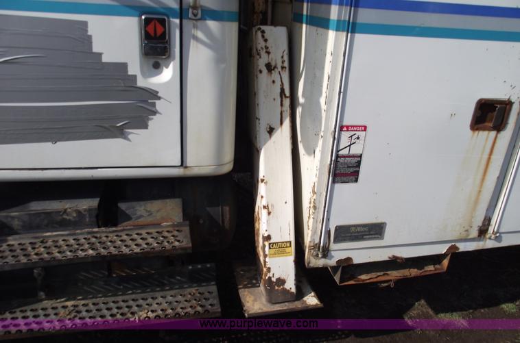 image for item C5932 1990 International 4900 digger derrick truck