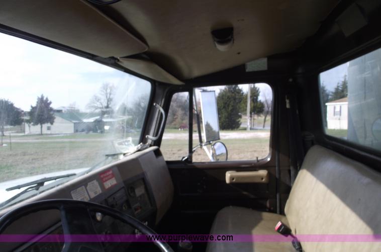 image for item C5932 1990 International 4900 digger derrick truck