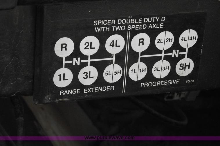 image for item C5932 1990 International 4900 digger derrick truck