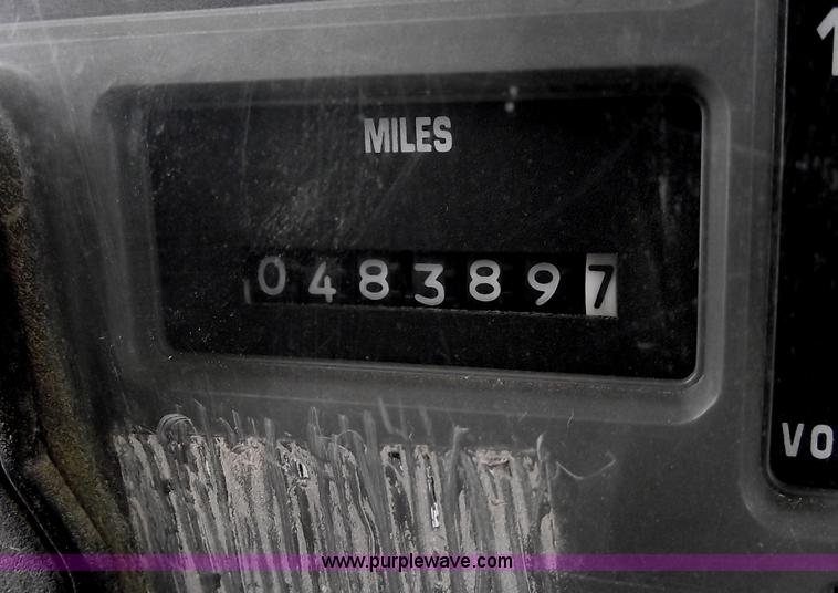 image for item C5932 1990 International 4900 digger derrick truck