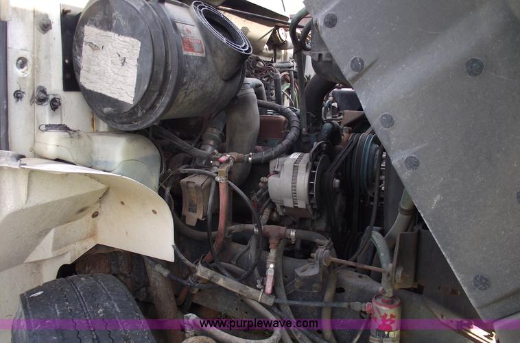 image for item C5932 1990 International 4900 digger derrick truck