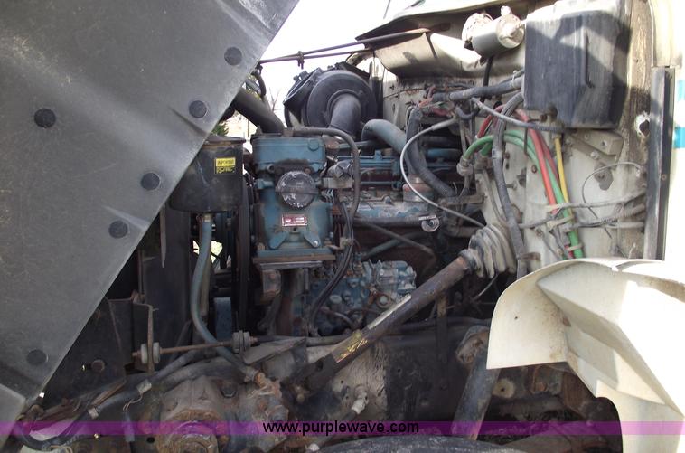 image for item C5932 1990 International 4900 digger derrick truck