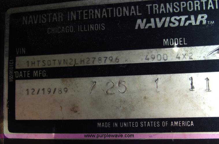 image for item C5932 1990 International 4900 digger derrick truck