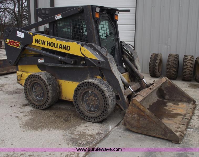 image for item C5938 2005 New Holland L185 skid steer