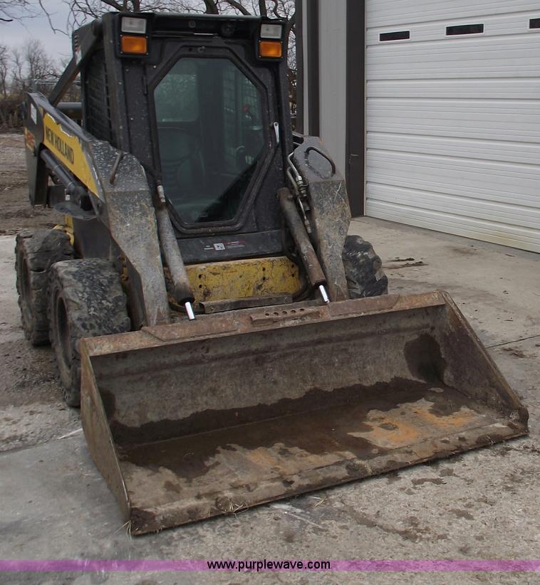 image for item C5938 2005 New Holland L185 skid steer