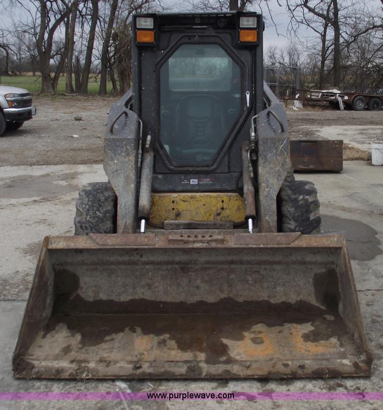 image for item C5938 2005 New Holland L185 skid steer