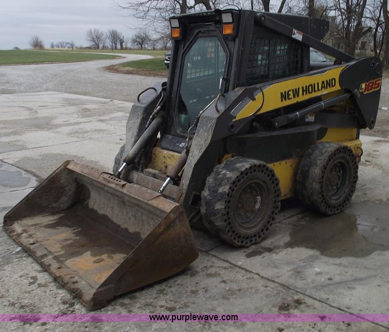 image for item C5938 2005 New Holland L185 skid steer