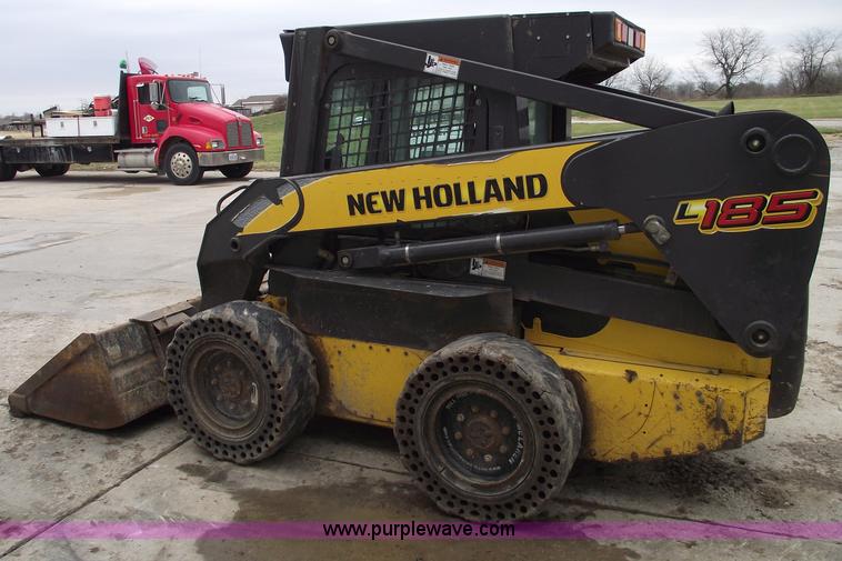 image for item C5938 2005 New Holland L185 skid steer